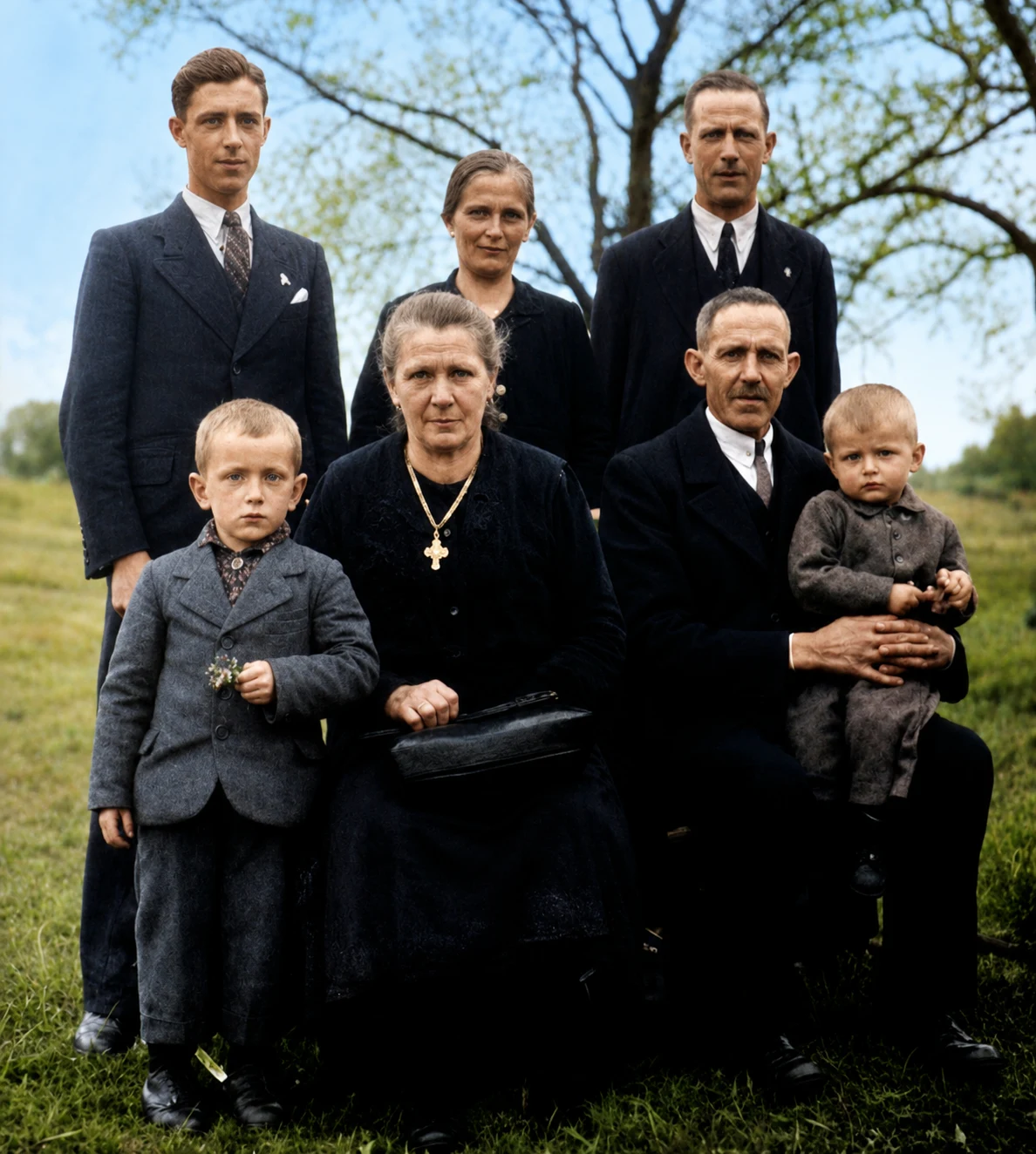 Verbessertes und koloriertes Familienfoto, vom Atelier bereitgestellt